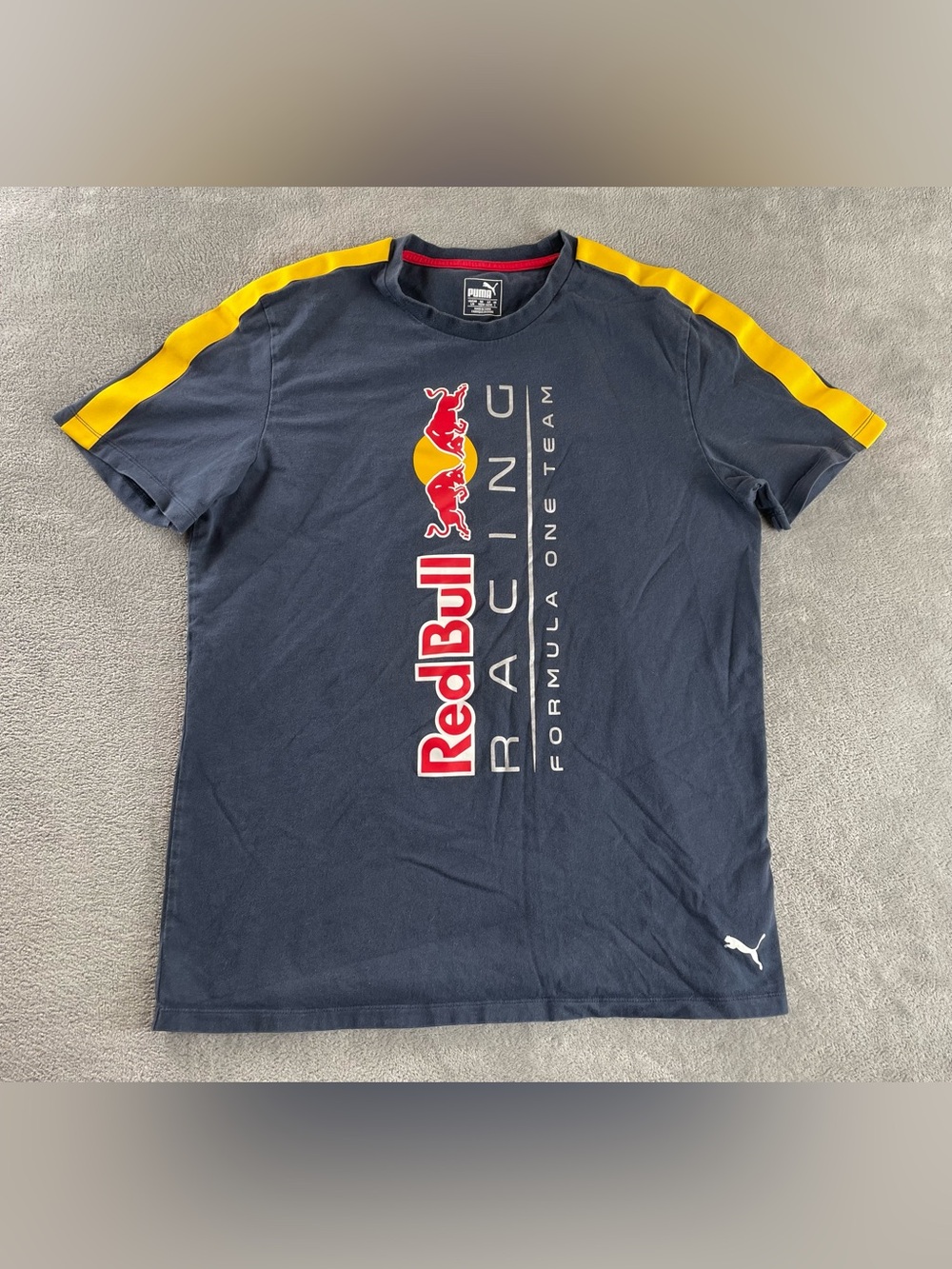 Red Bull Racing Formula One Team Men's T-Shirt Size LARGE Navy Blue Motor Racing